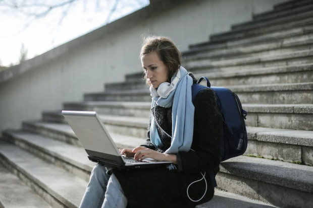 Online Learning Faces Post-Pandemic Decline: Analyzing the Shift in Enrollment