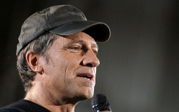 Mike Rowe, the host of Discovery Channel’s ‘Dirty Jobs’, has some unconventional advice for graduating students: Follow opportunity, not their passion.