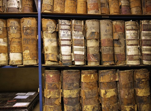 Study Shows Why Old Books Actually Smell Like Chocolates And Coffee [VIDEO]
