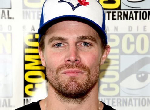 'Arrow' Season 5 News and Spoilers: Stephen Amell Reveals Supergirl and Arrow's Picture, A Dead Character Returns?