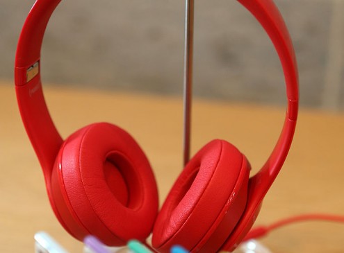 Apple Introduces (PRODUCT)RED Solo3 Wireless Headphones and Beats Pill+ Speaker [Video]