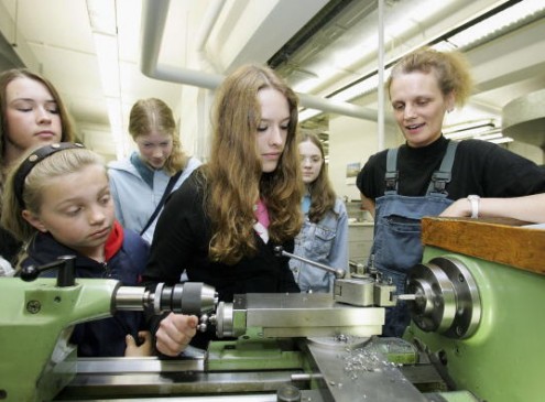 American Association of University Women Exerts Effort to Attract Girls to STEM Courses