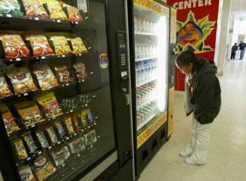 SUNY Community College Replaces Cafeteria Workers With Vending Machines [Video]