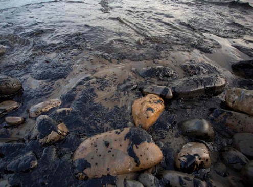 Scientists Develops New Method That May Clean Oil Spills Using Light [VIDEO]