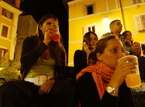 Study Suggests Social Media Leads to Alcohol Abuse Among College Students [VIDEO]