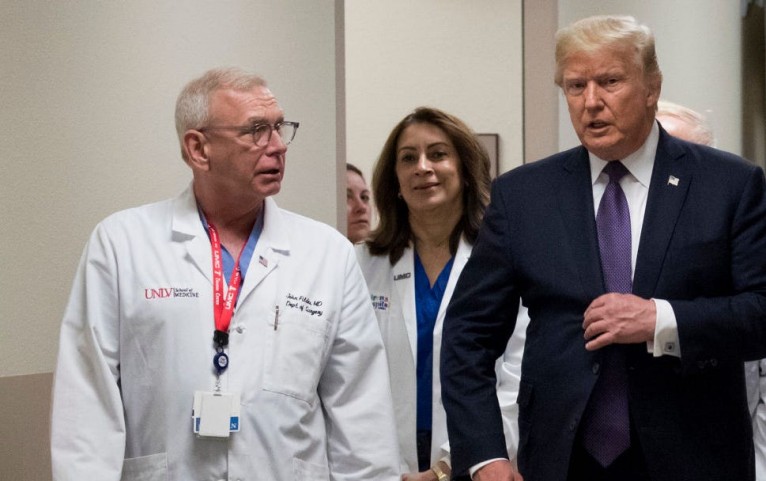 trump with doctors