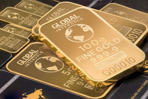 5 Factors to Consider Before Investing in Gold