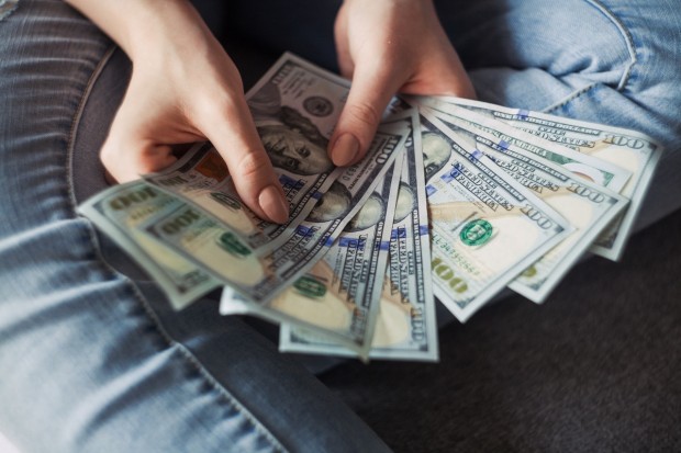 Title Loans vs. Payday Loans: Which one is Better?