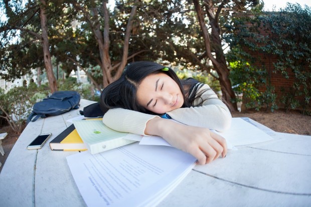 The Best Ways to Get a Good Night’s Sleep When You’re in College