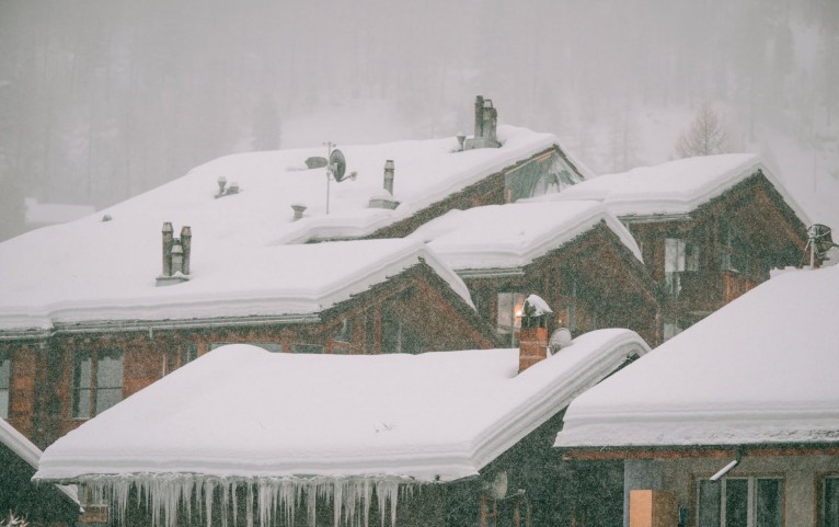 How Much Snow Can Your Roof Withstand?
